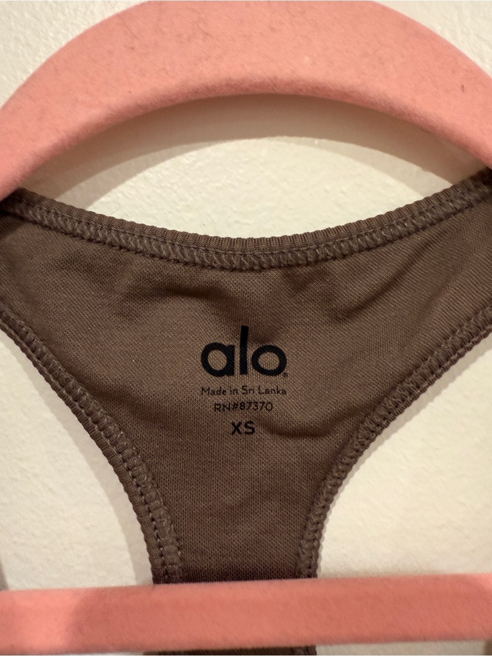 Alo Seamless Ribbed Racerback Sports Bra - HOT COCOA XS - Picture 5 of 5